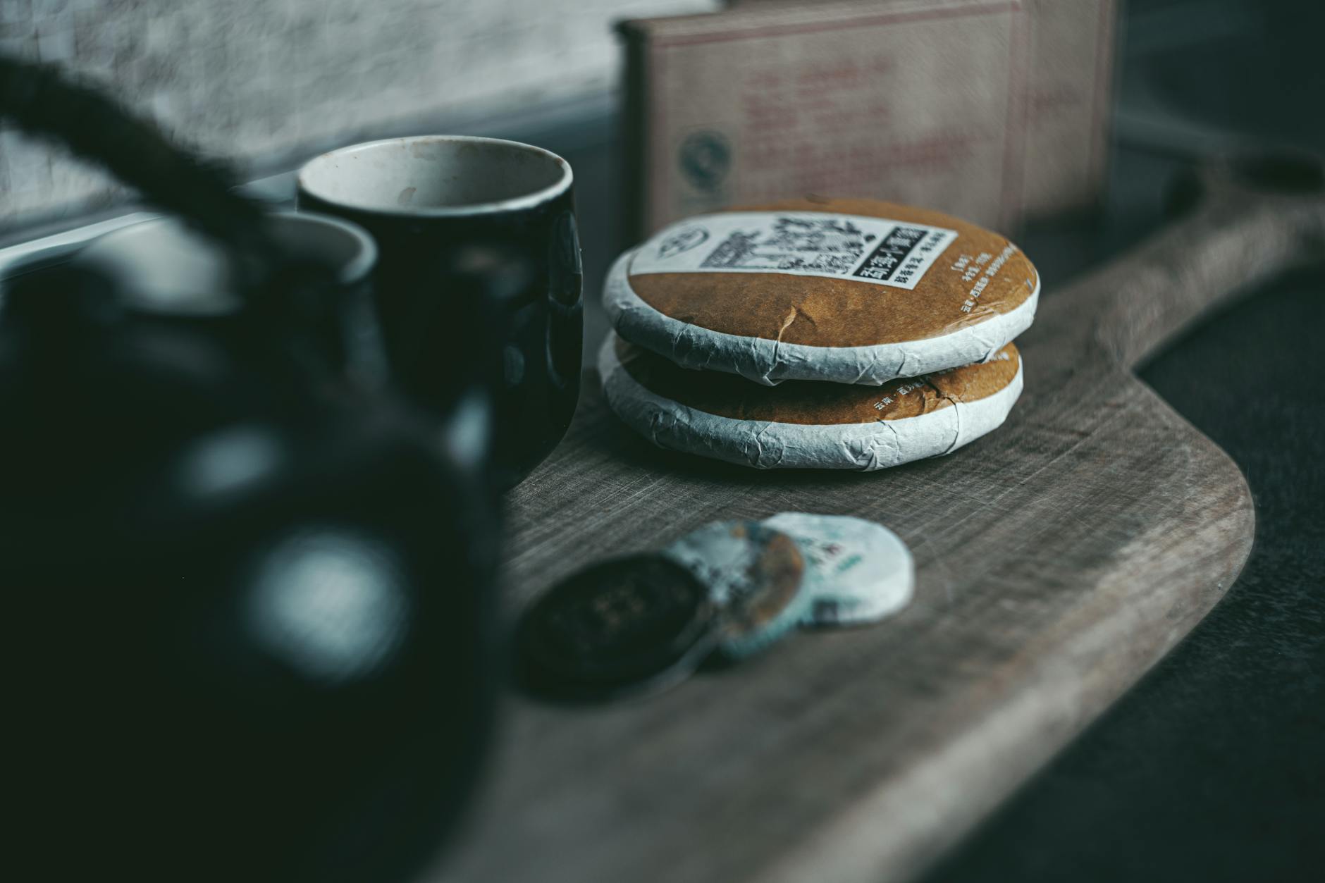 buying tea shanghai puer cake
