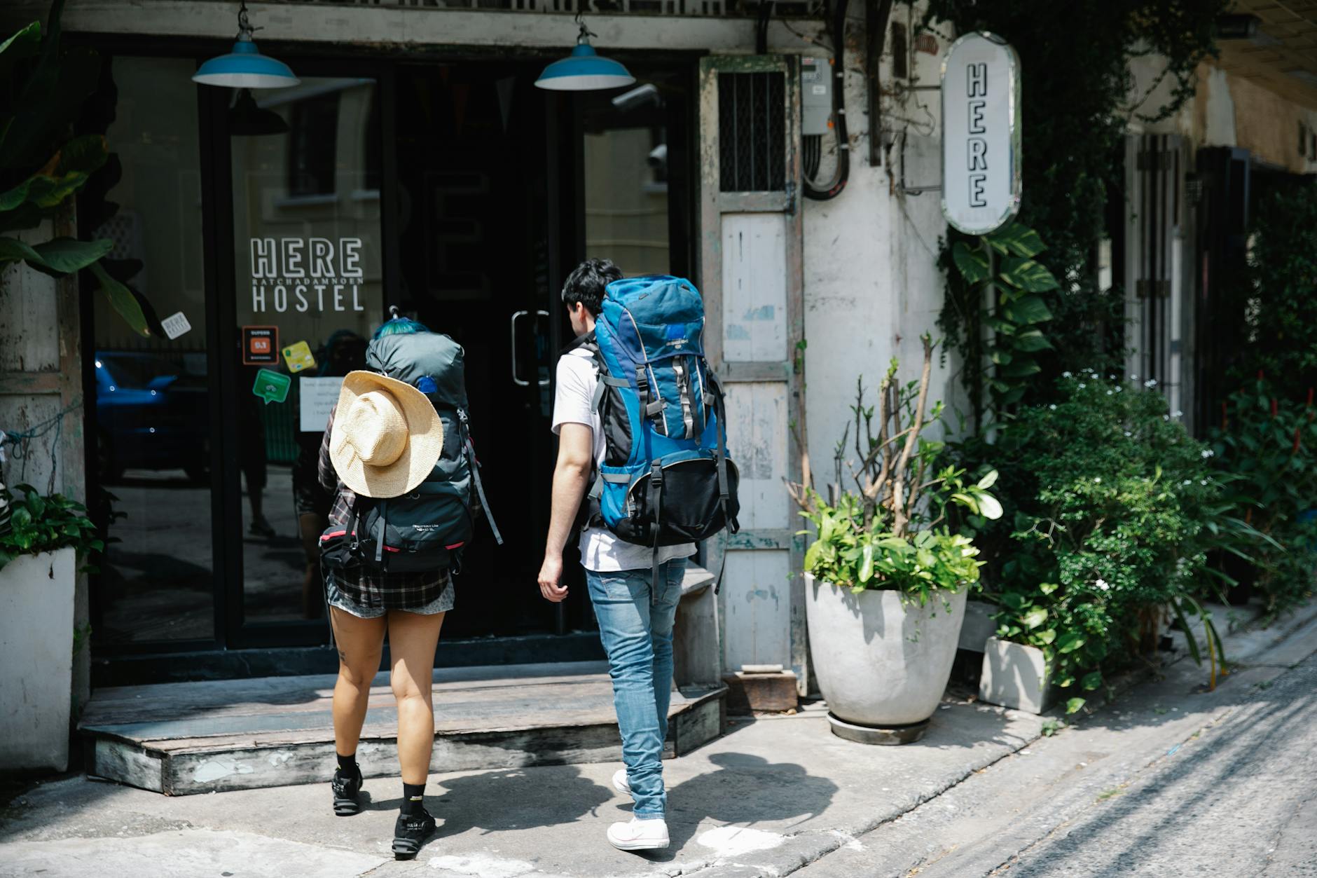 How much Shanghai trip cost budget backpackers walking