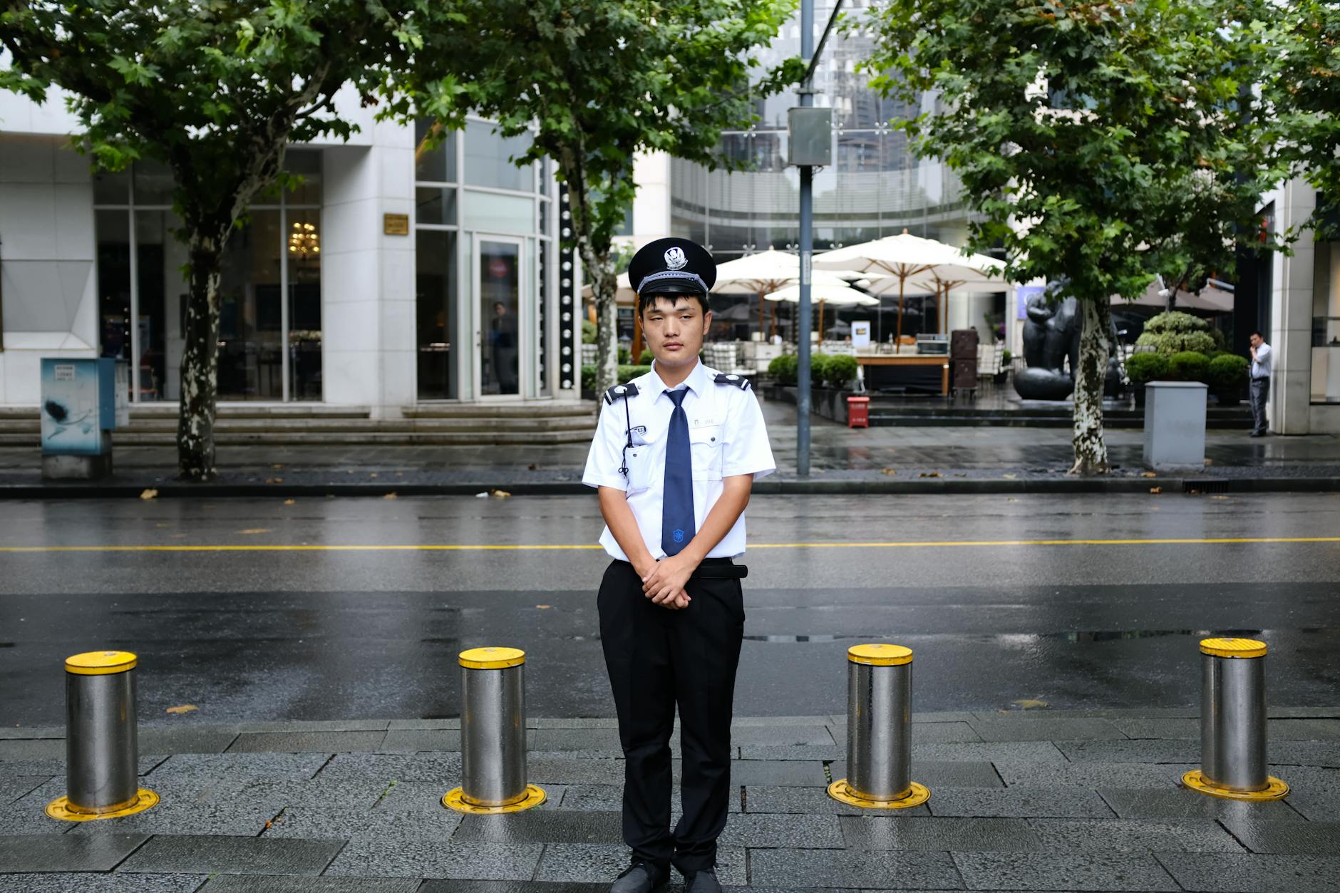 Is Shanghai safe security officer on Shanghai street