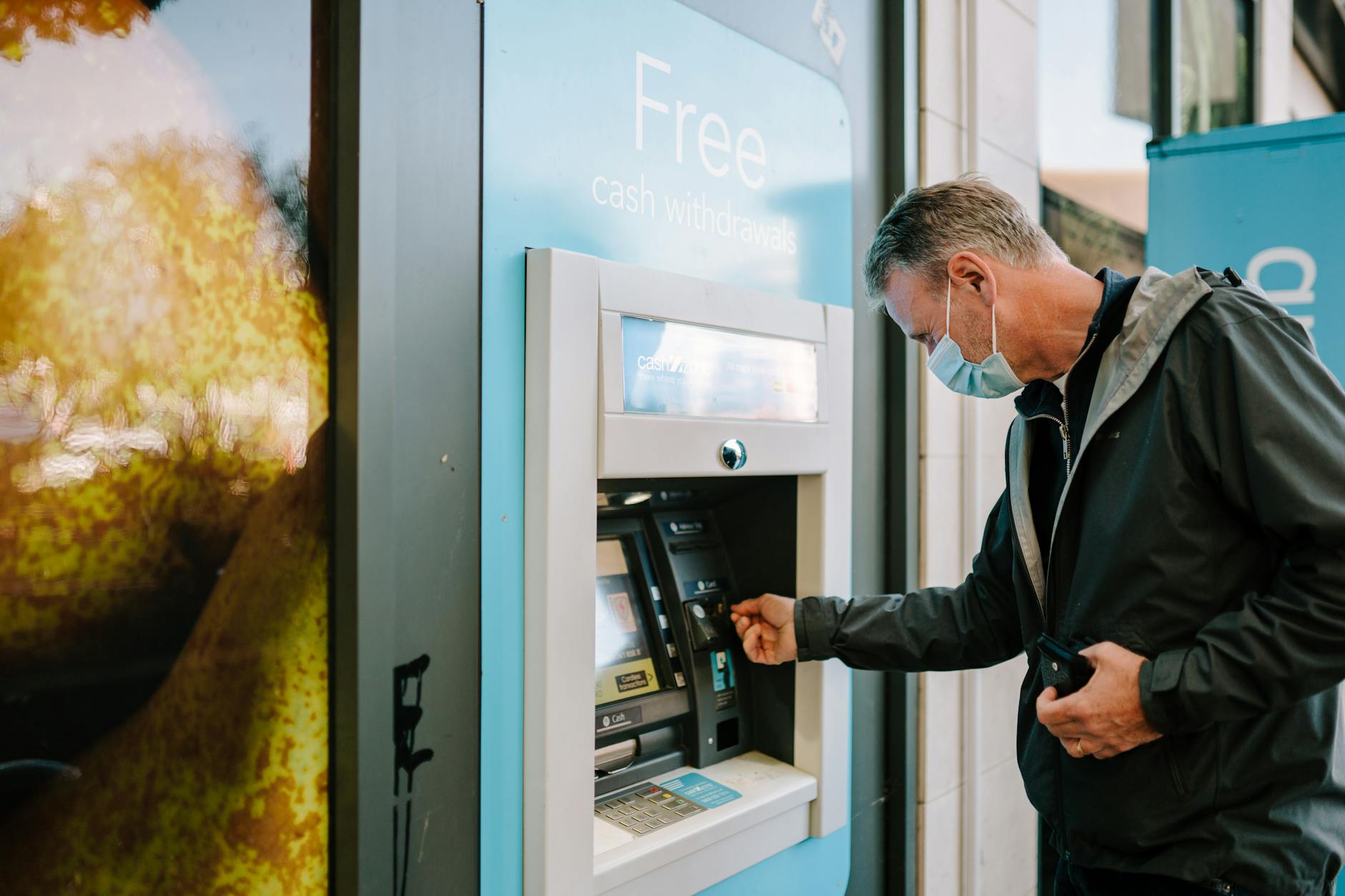 Shanghai cash payment ATM and mobile pay tips