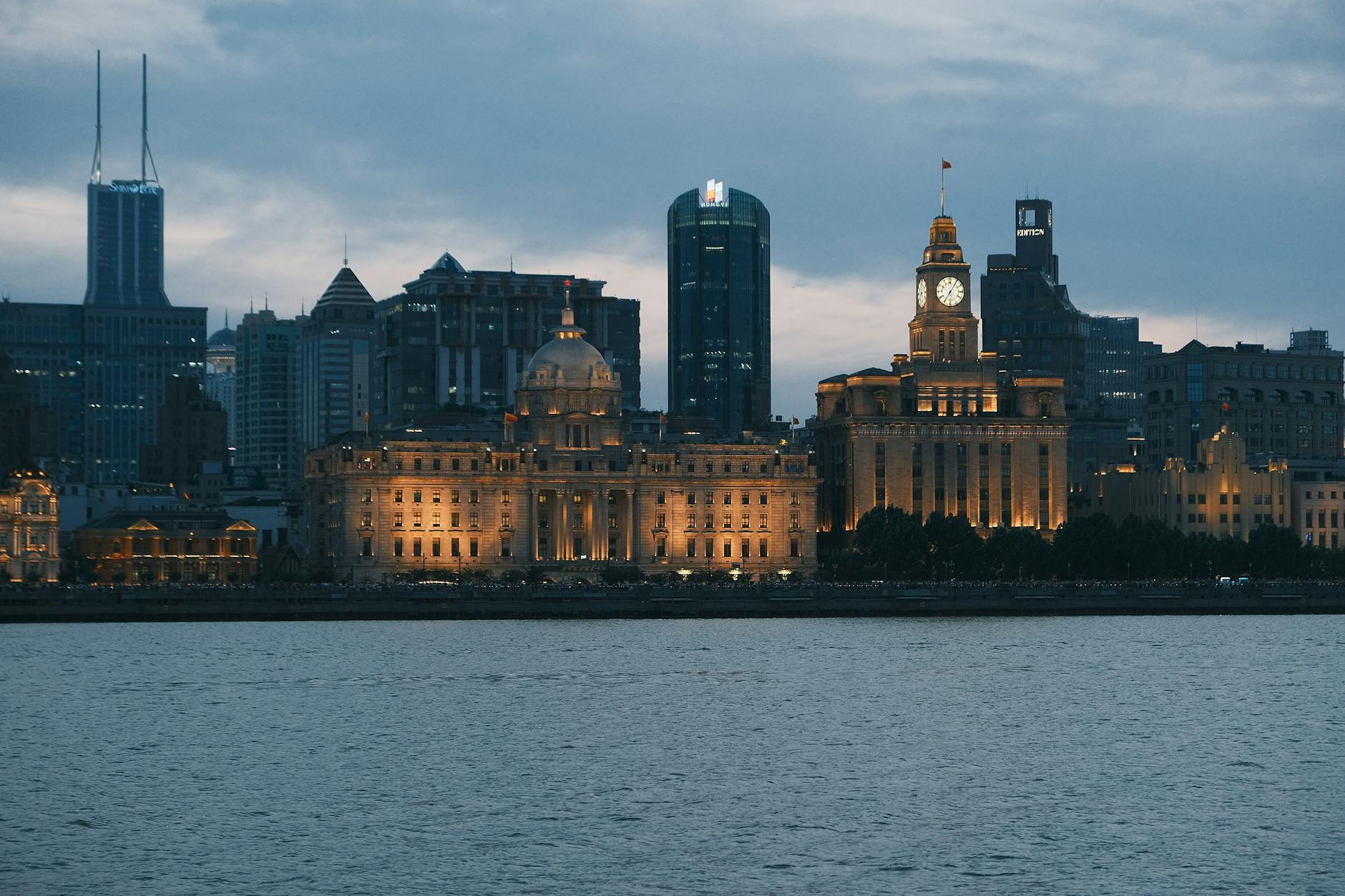 shanghai couples bund sunset