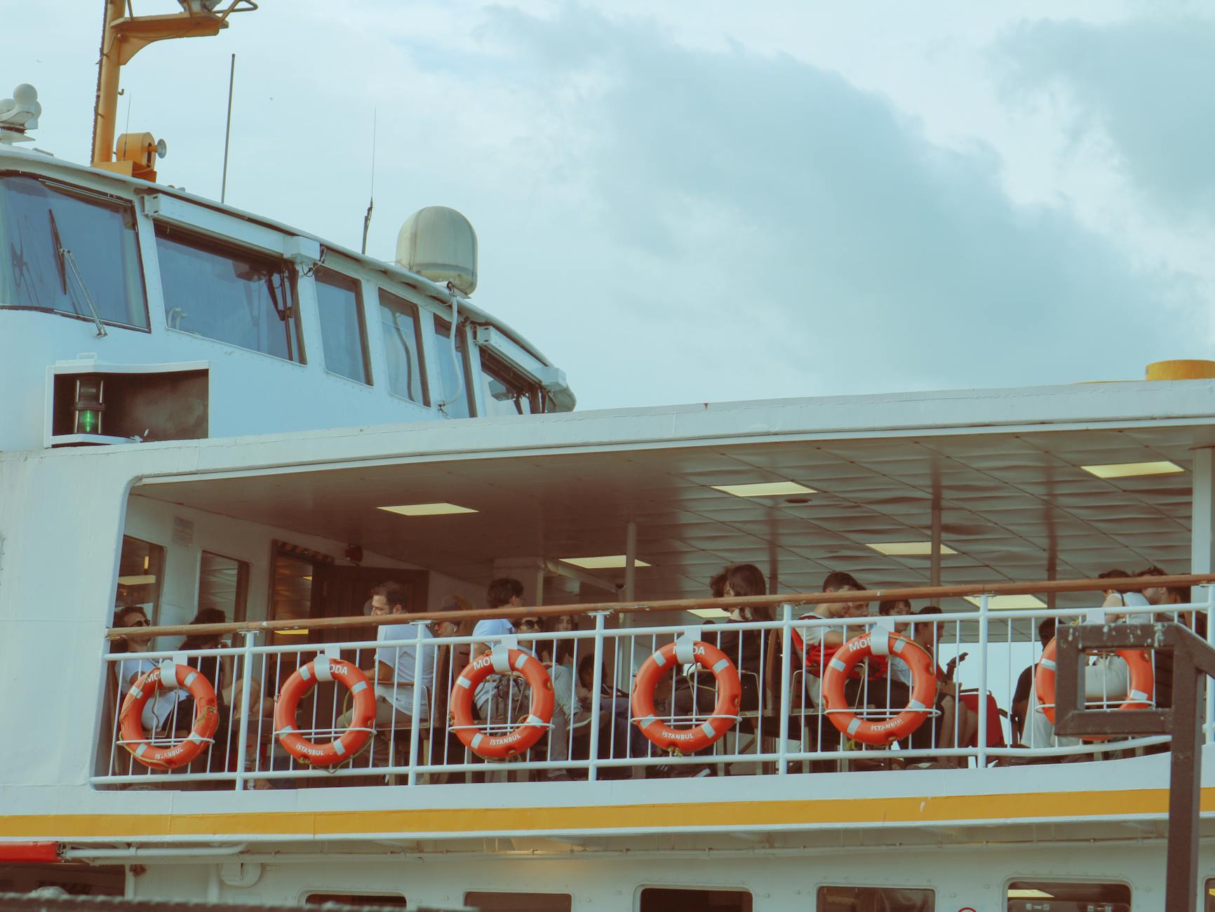 shanghai river cruise deck
