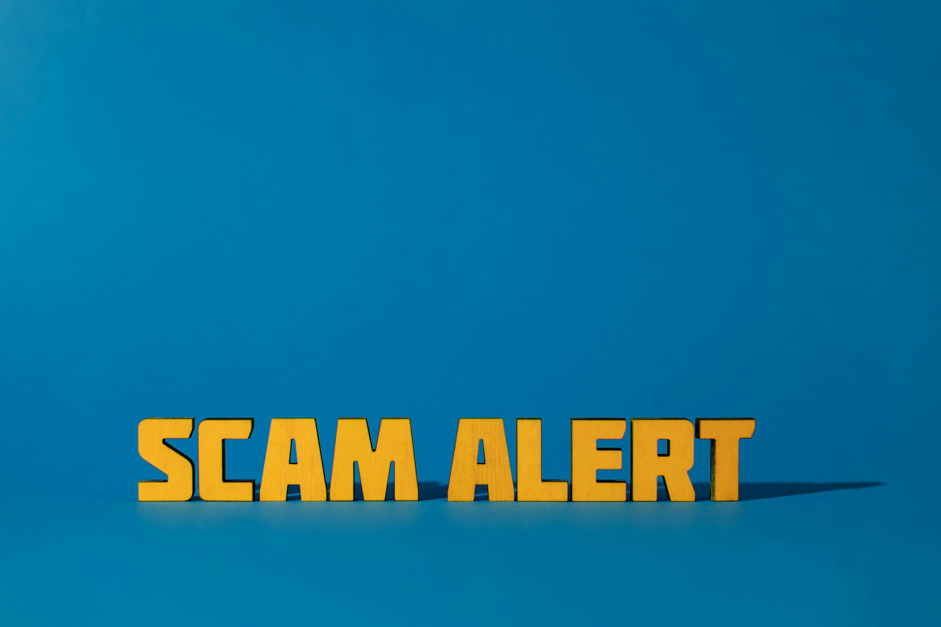 Shanghai scams to avoid tourists scam alert warning sign