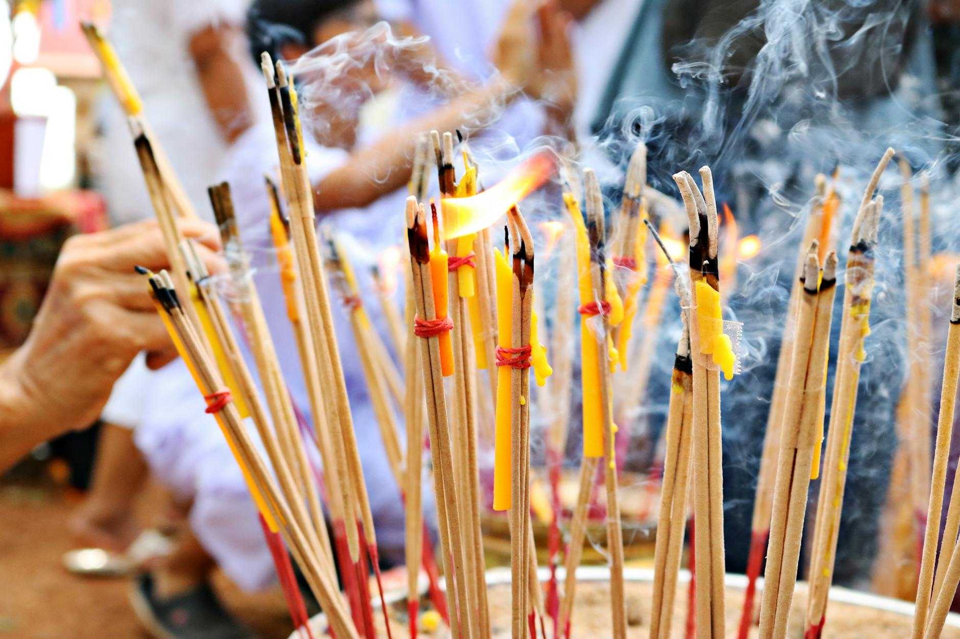 temples in shanghai incense