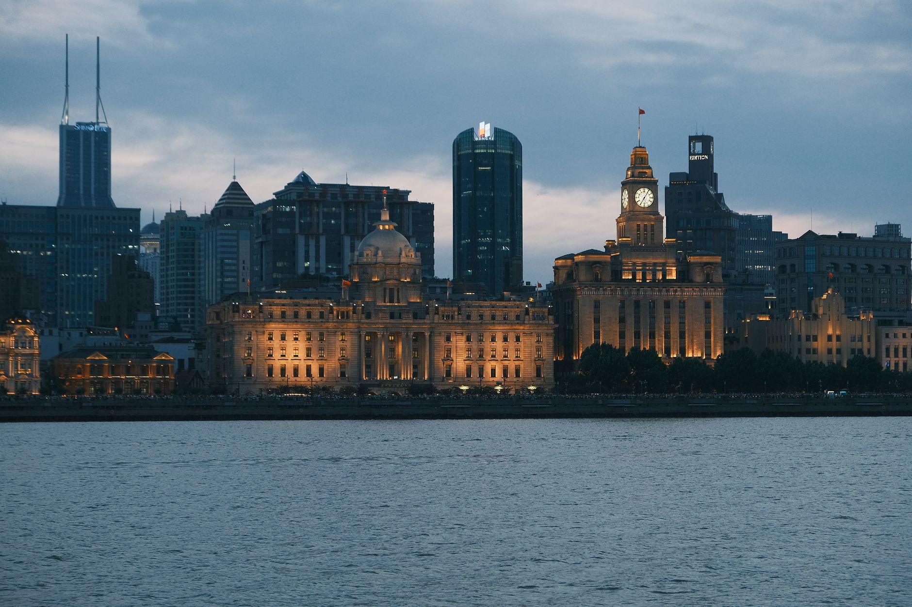 Free view of the Shanghai skyline and Pudong towers at twilight
