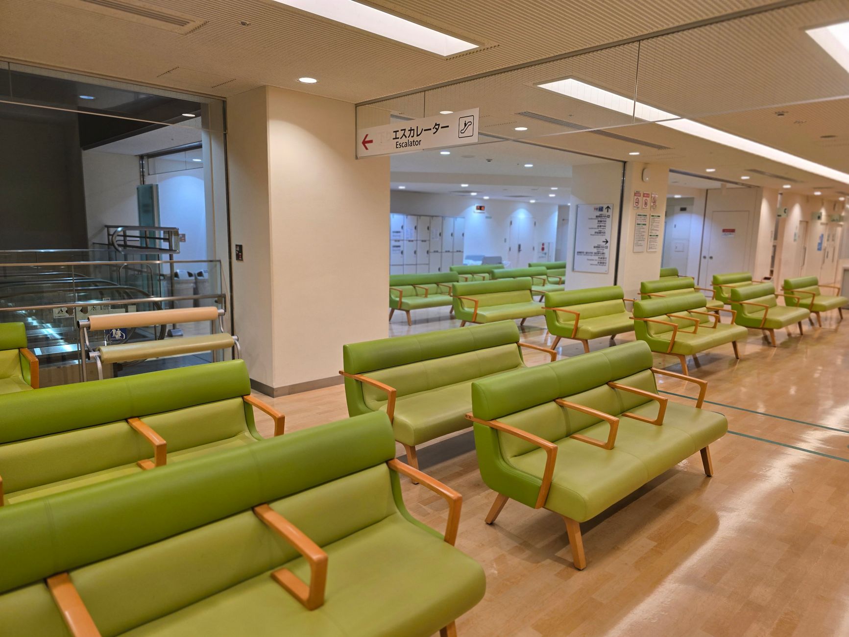 An empty hospital waiting area with rows of seats, the kind of outpatient department travellers use in Shanghai