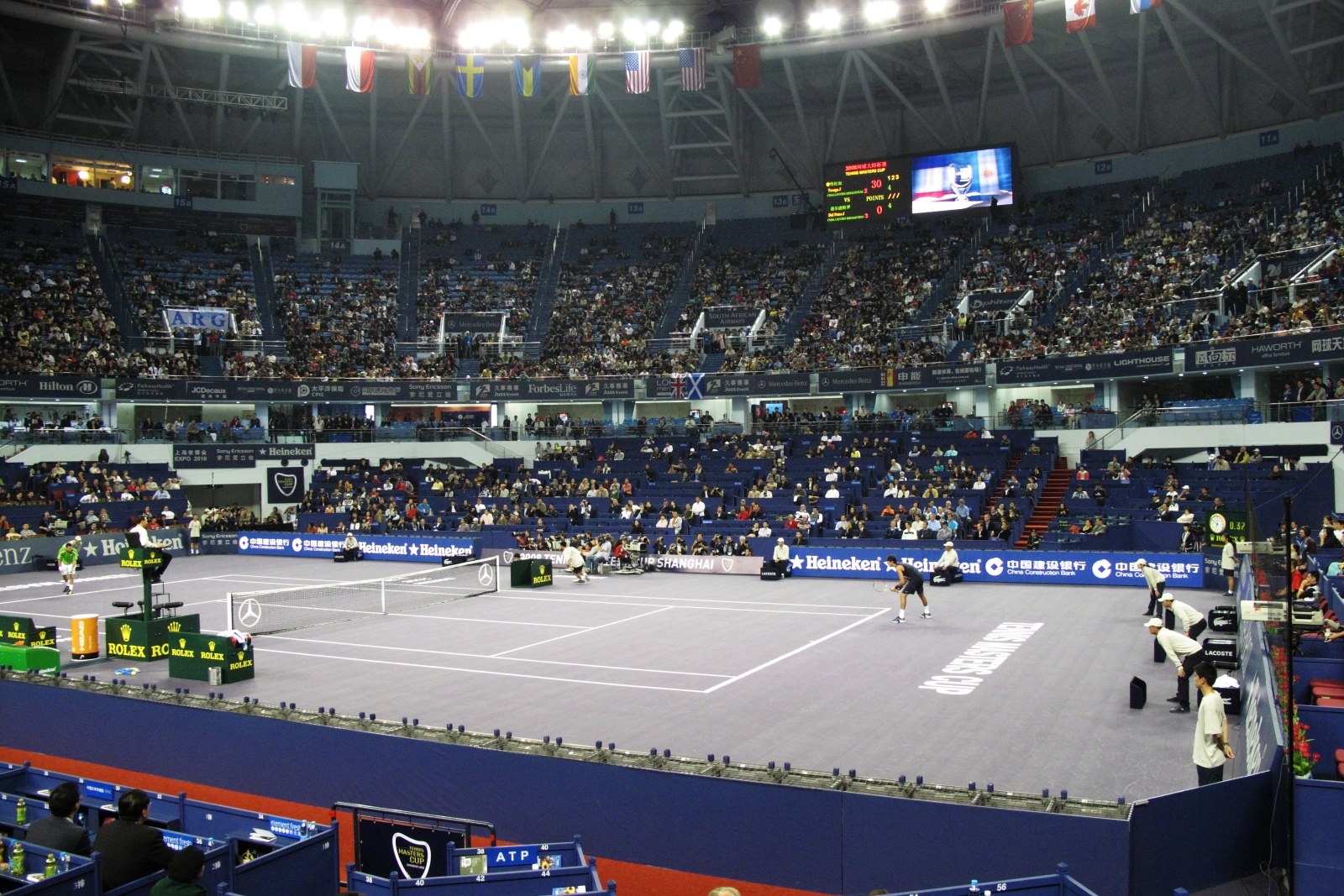 Jo-Wilfried Tsonga and Juan Martin del Potro playing under the closed roof of Qizhong Center Court at the 2008 Tennis Masters Cup